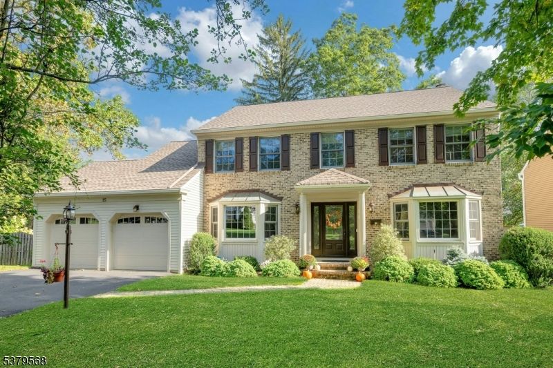 Attached, Exterior, Facade, Brick Facade, Georgian