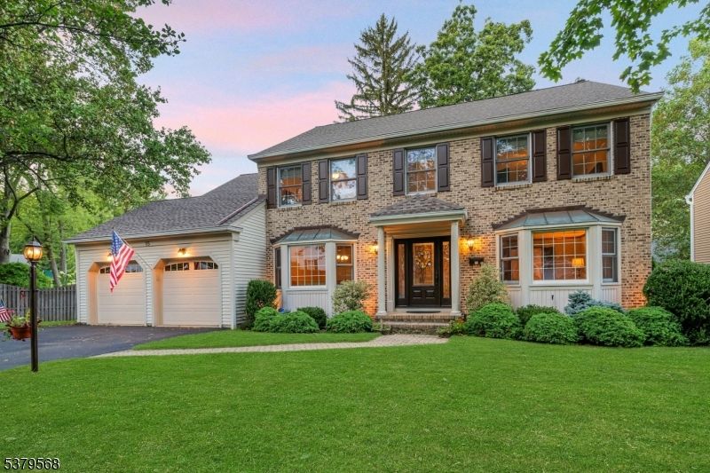 Attached, Exterior, Facade, Brick Facade, Georgian