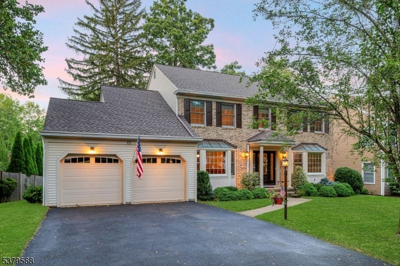 Attached, Exterior, Facade, Brick Facade, Georgian