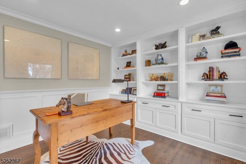 Home Office, Interior, Recessed Lighting, Wood Texture Flooring