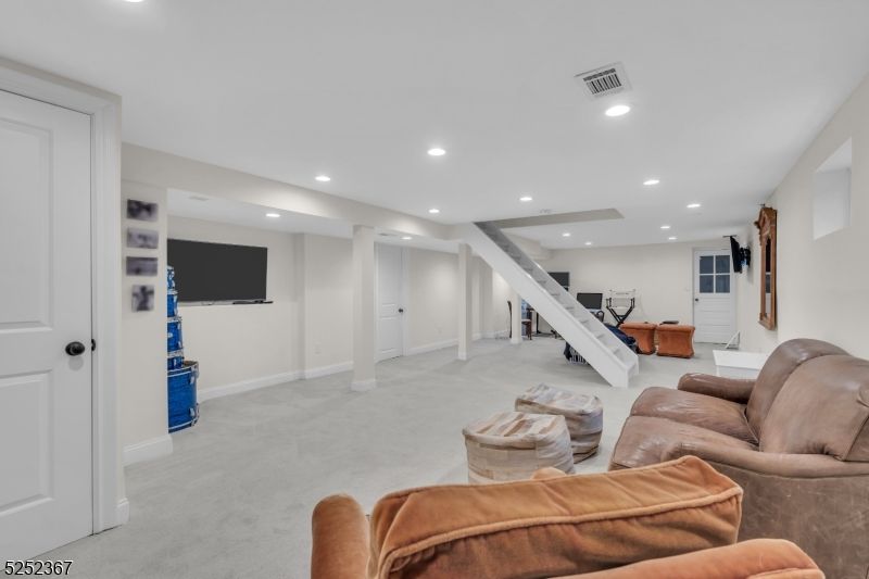 Fitness Equipment, Interior, Living room, Recessed Lighting