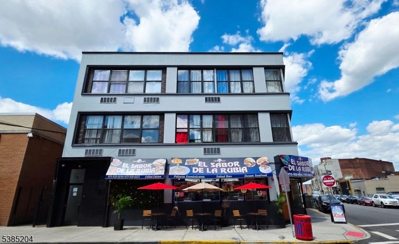 Exterior, Facade, None