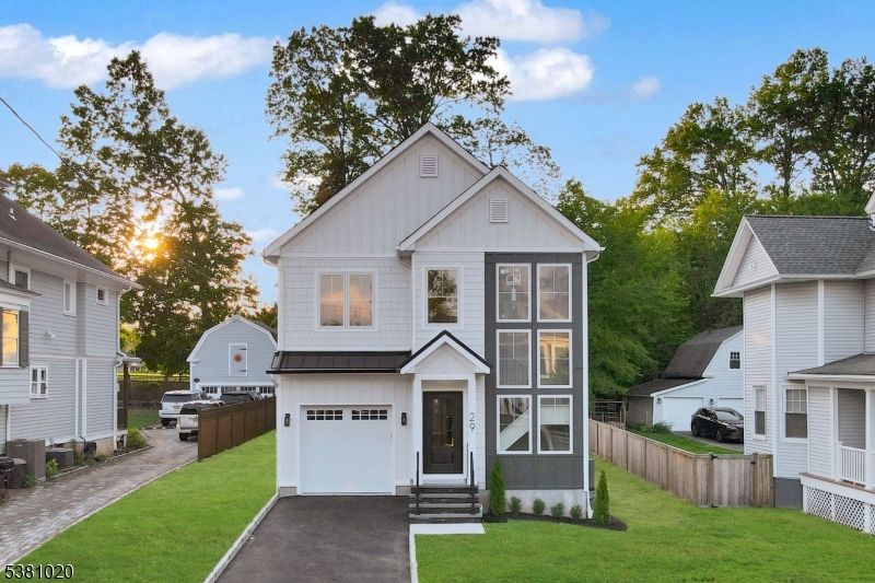 Attached, Exterior, Facade, Farmhouse