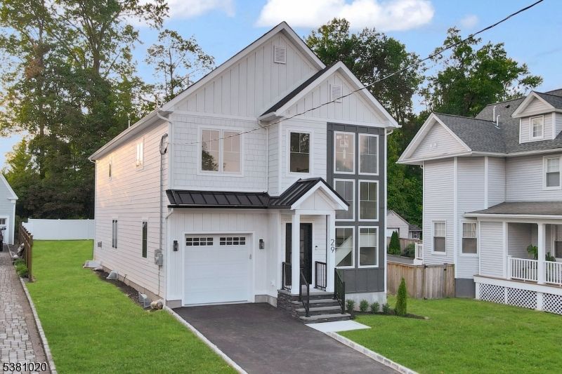 Attached, Exterior, Facade, Farmhouse