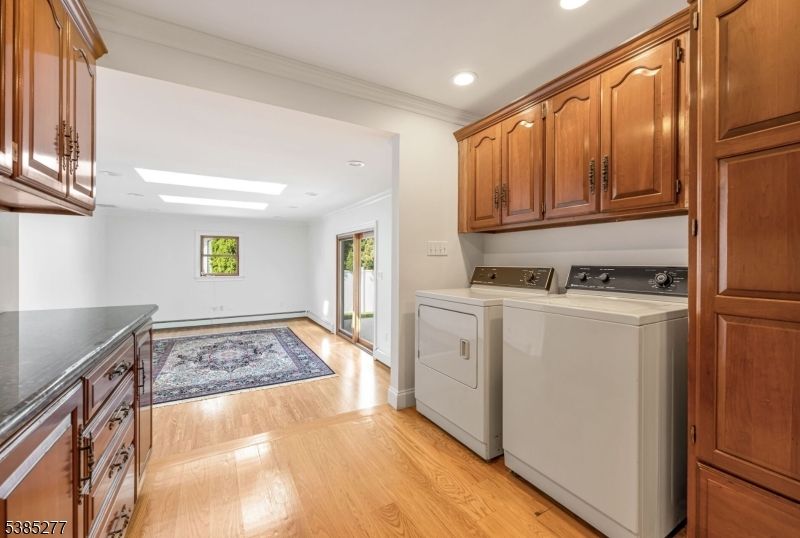 Interior, Recessed Lighting, Washer, Wood Texture Flooring