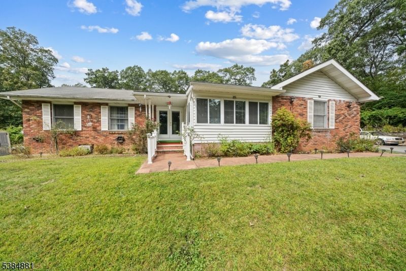 Exterior, Facade, Brick Facade, Ranch