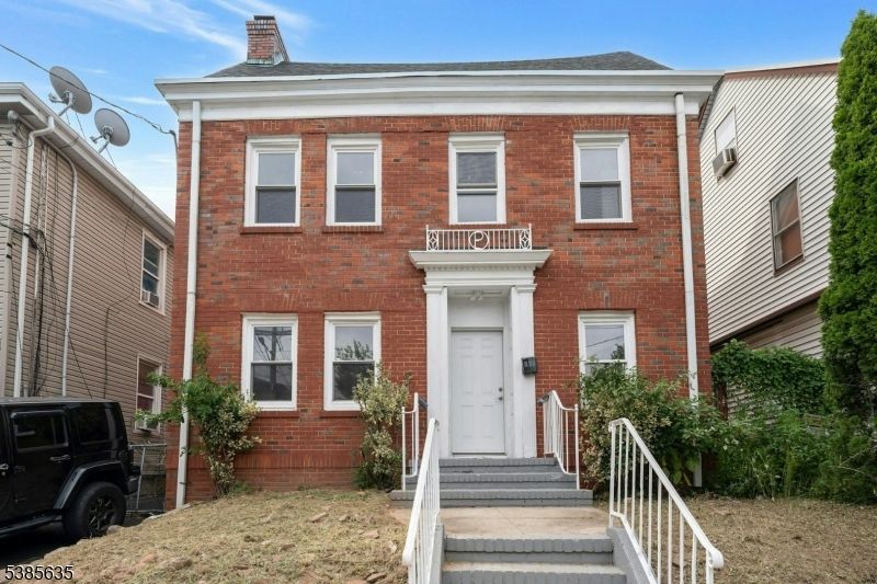 Exterior, Facade, Brick Facade, Georgian