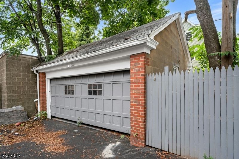 Detached Garage, Exterior