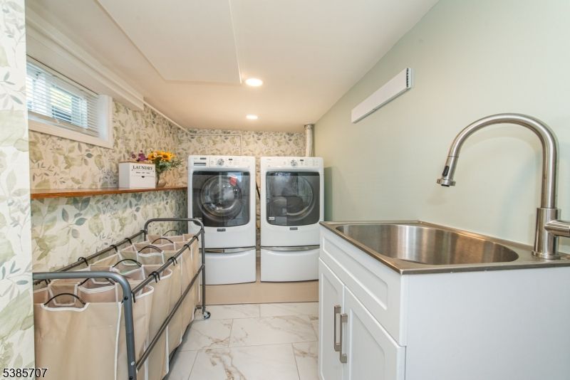 Interior, Marble, Recessed Lighting, Washer