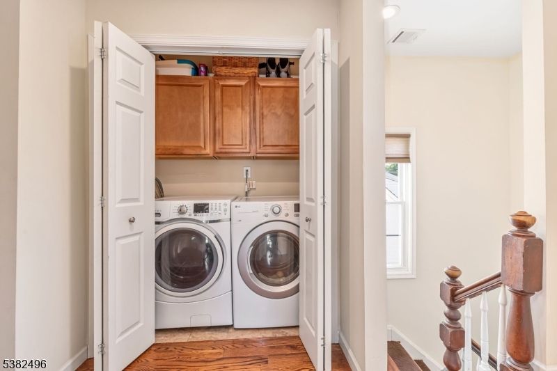 Interior, Utility Closets, Washer, Wood Texture Flooring