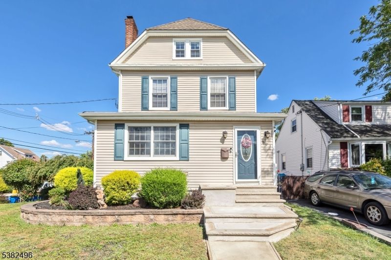 Exterior, Facade, Queen Anne Victorian