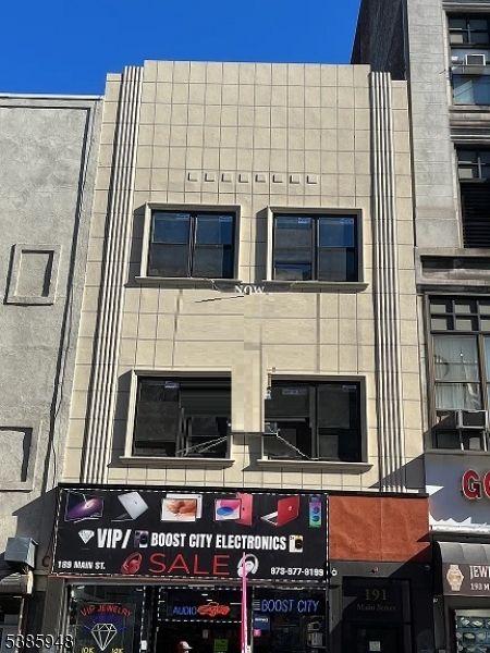 Exterior, Facade, Rowhouse