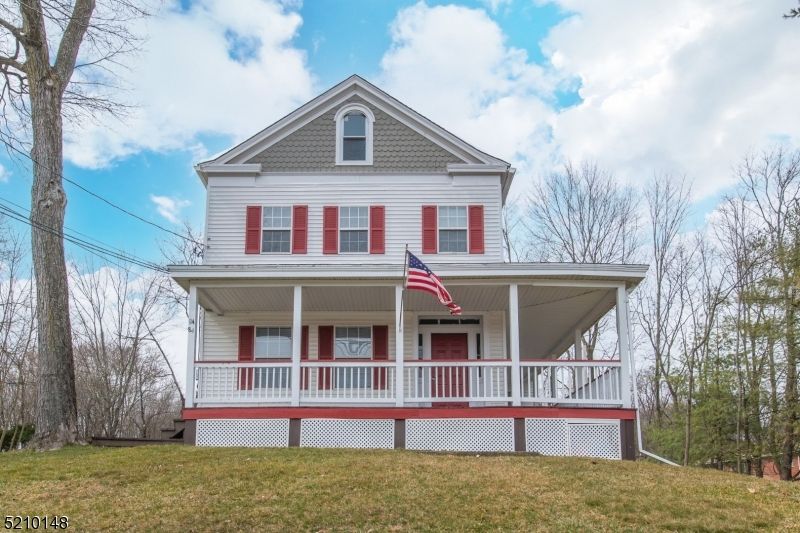 Exterior, Facade, Queen Anne Victorian