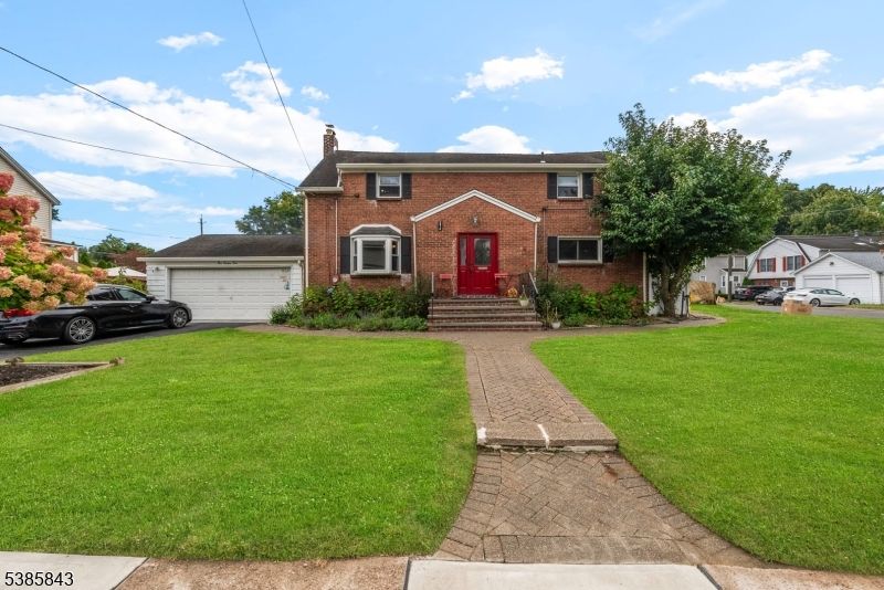 Exterior, Facade, Brick Facade, Georgian