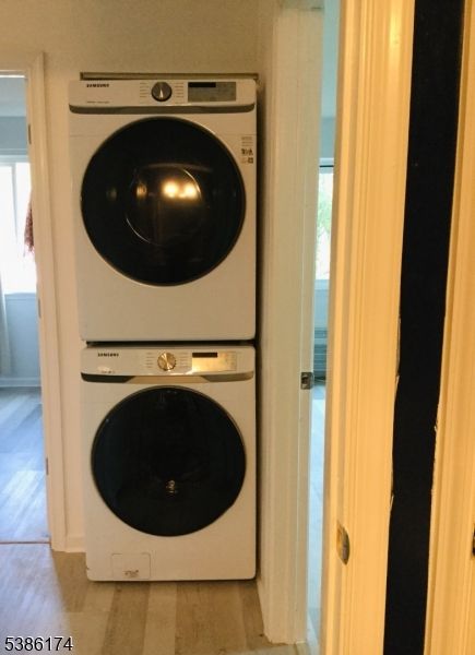 Interior, Utility Closets, Washer, Water, Wood Texture Flooring