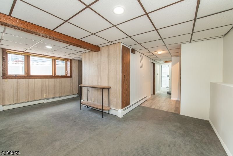 Empty room, Interior, Recessed Lighting, Wooden Beams