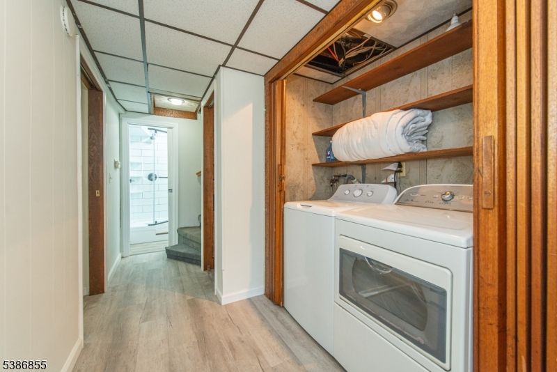Interior, Washer, Wood Texture Flooring
