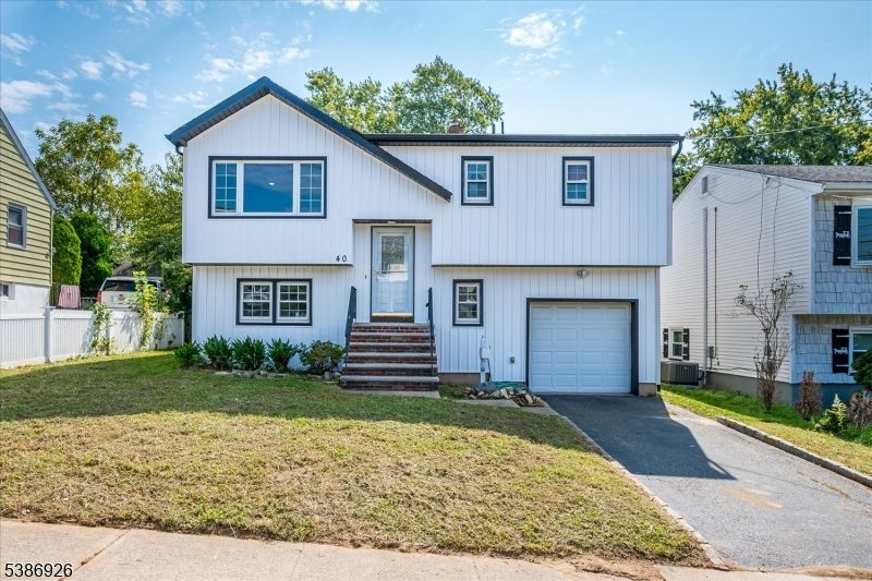 Attached, Exterior, Facade, Raised Ranch