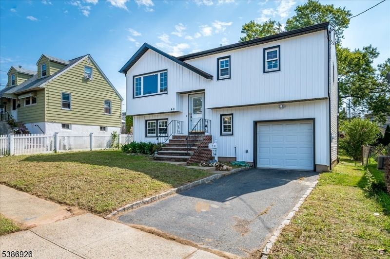 Attached, Exterior, Facade, Farmhouse