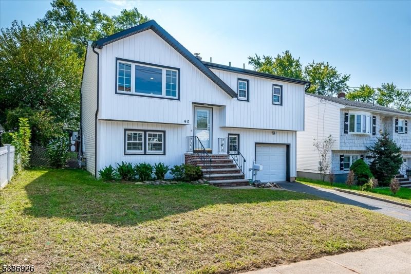 Attached, Exterior, Facade, Farmhouse