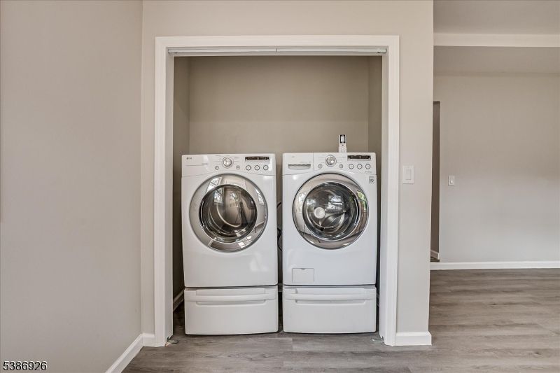 Interior, Utility Closets, Washer, Wood Texture Flooring
