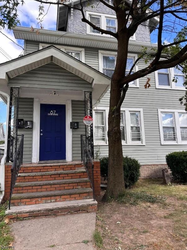 Exterior, Facade, American Foursquare