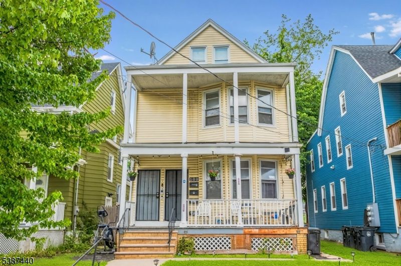 Exterior, Facade, Queen Anne Victorian