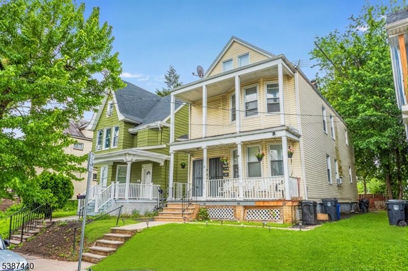 Exterior, Facade, Queen Anne Victorian
