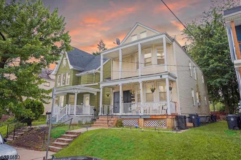Exterior, Facade, Queen Anne Victorian