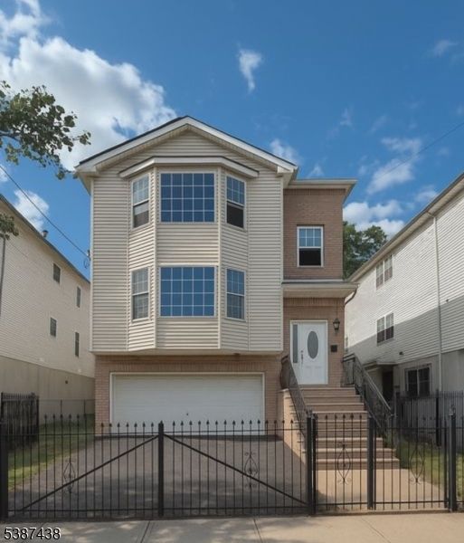 Attached, Exterior, Facade, Rowhouse