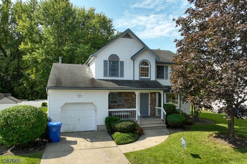 Attached, Exterior, Facade, Farmhouse