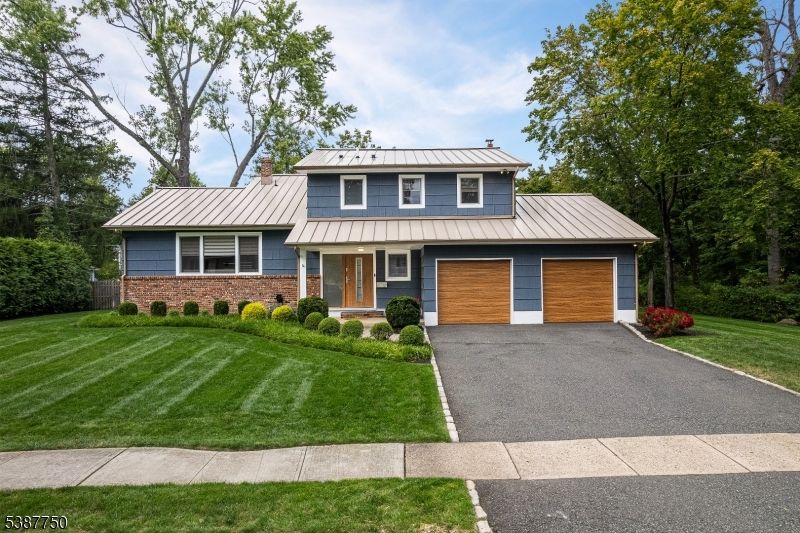 Attached, Exterior, Facade, Brick Facade, Split Level