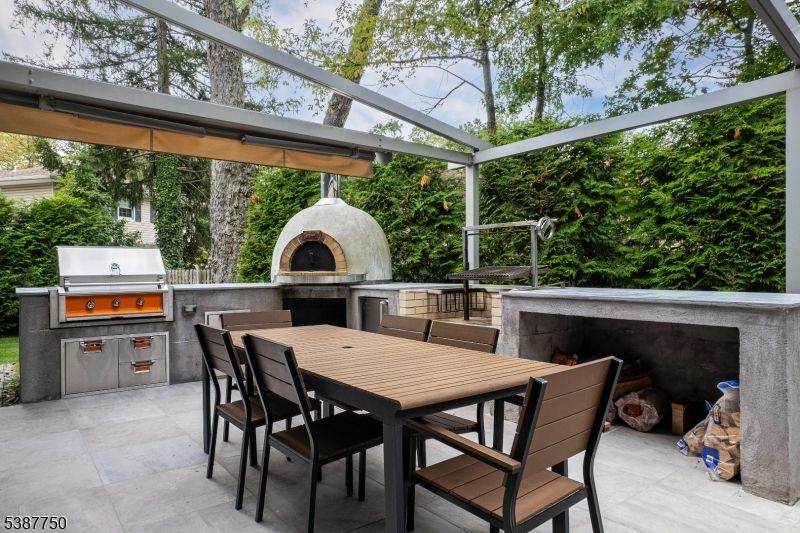 Exterior, Fireplace, Outdoor Kitchen