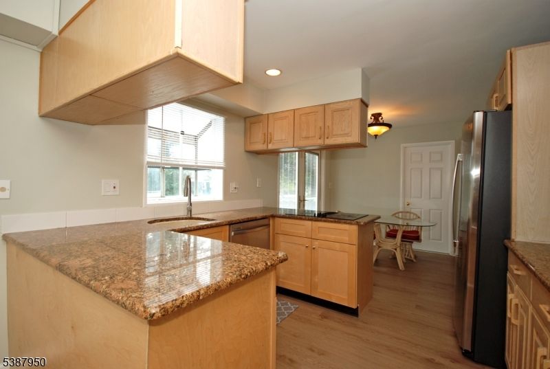 Dining room, Interior, Kitchen, Recessed Lighting, Wood Texture Flooring
