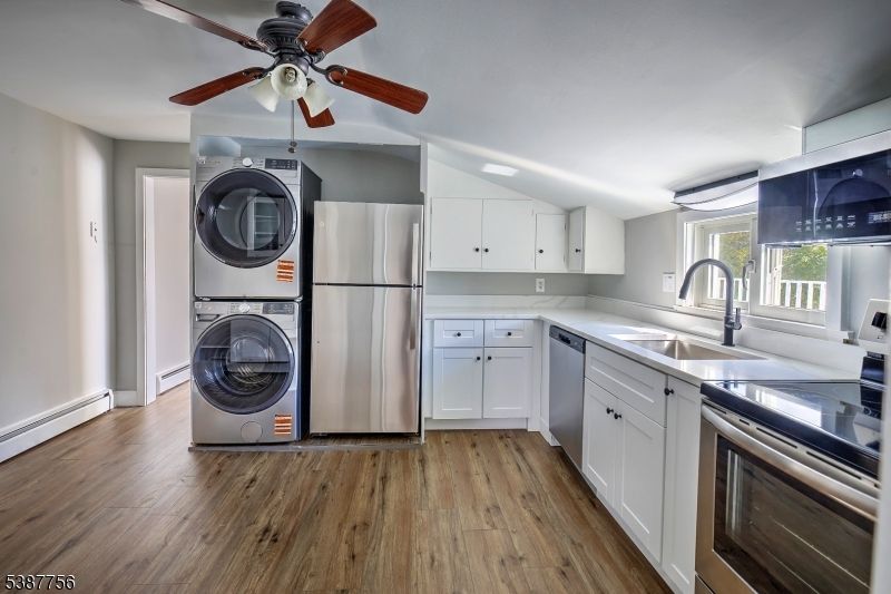 Interior, Kitchen, Washer, Wood Texture Flooring