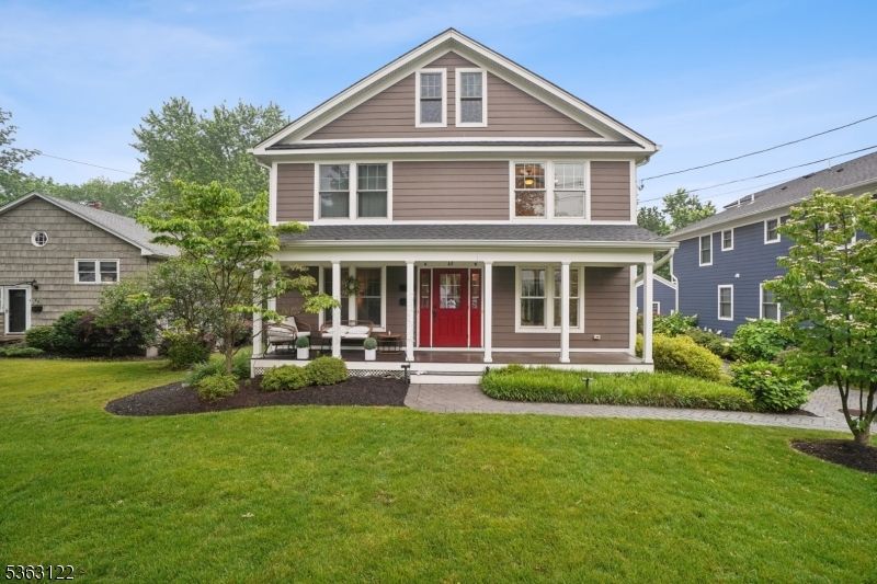 Exterior, Facade, Queen Anne Victorian