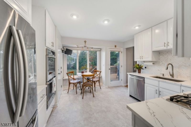 Dining room, Interior, Kitchen, Recessed Lighting, Stainless Steel Appliances