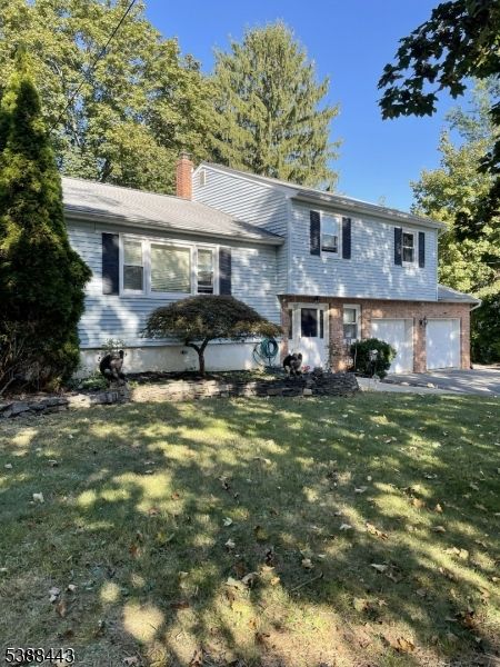 Attached, Exterior, Facade, Split Level