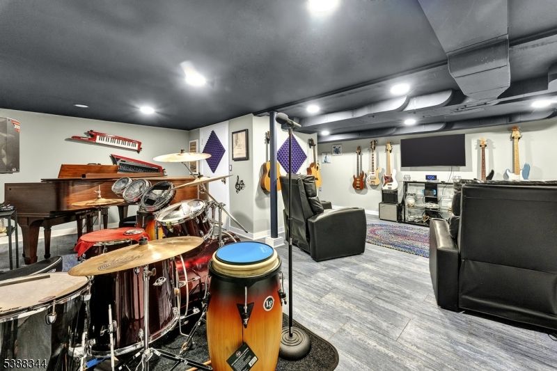 Interior, Piano, Recessed Lighting, Wood Texture Flooring