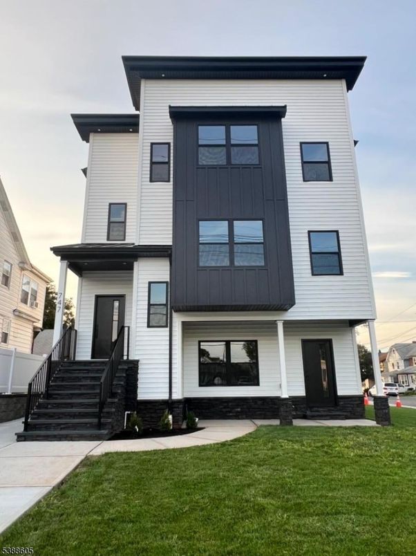 Exterior, Facade, Farmhouse