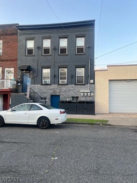 Attached, Exterior, Facade, Brick Facade, Rowhouse