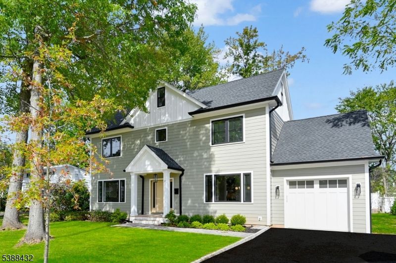 Attached, Exterior, Facade, Farmhouse