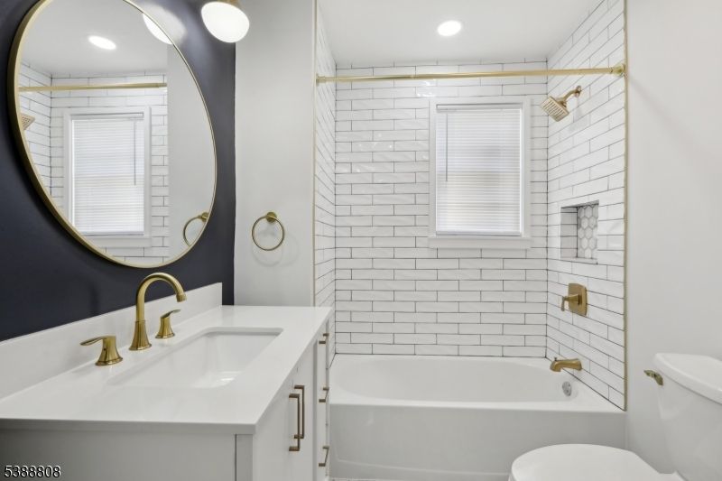 Bathroom, Interior, Recessed Lighting