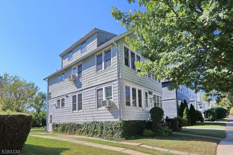 Exterior, Facade, American Foursquare