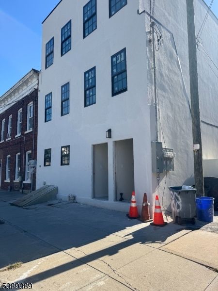 Exterior, Facade, Rowhouse