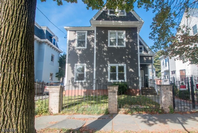 Exterior, Facade, Queen Anne Victorian