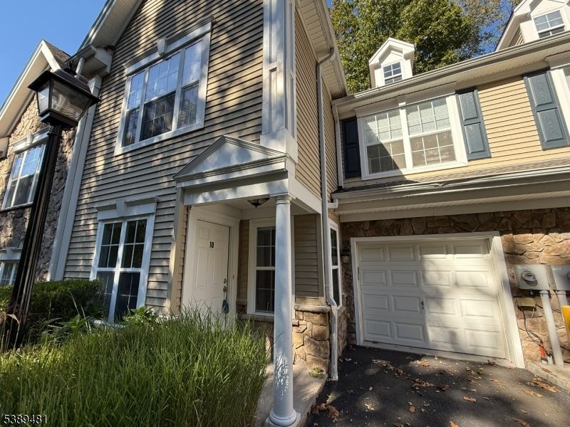 Attached, Exterior, Facade, Rowhouse