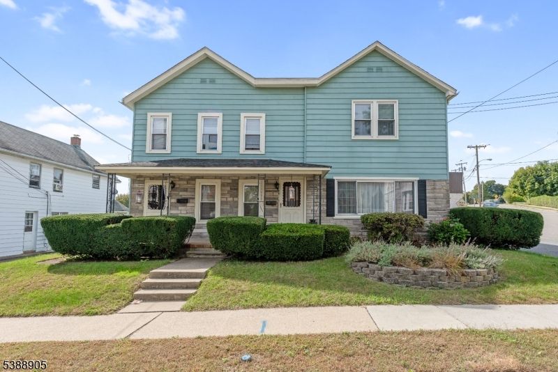 Exterior, Facade, Queen Anne Victorian