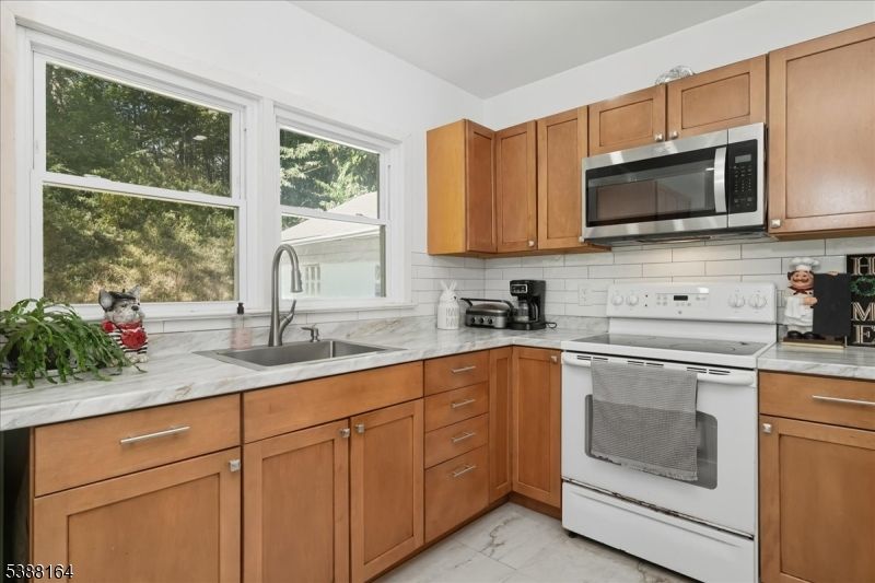 Interior, Kitchen, Marble, Stainless Steel Appliances