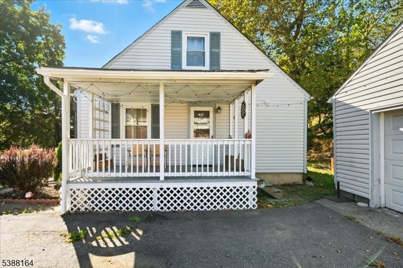 Exterior, Facade, Queen Anne Victorian